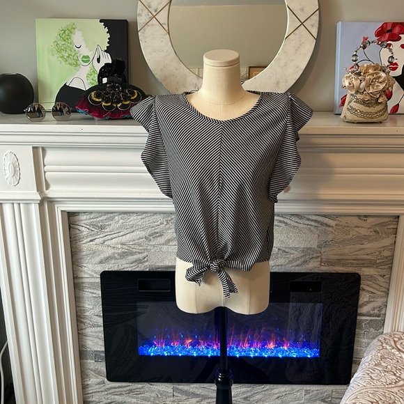 Monteau size small black and white striped tie blouse with butterfly sleeves - Picture 1 of 7